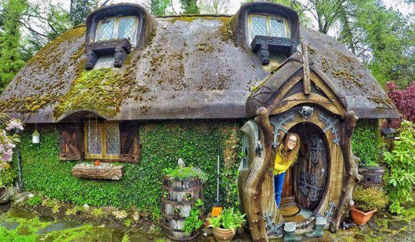 《指环王》的超级粉丝建造了自己的霍比特小屋,麻雀虽小五脏俱全而且