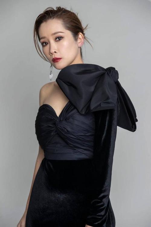 粤语歌后关心妍加盟联合繁星互娱歌手李尖尖首推新单灼热