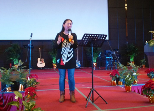 苏州蒙恩教会福音晚会 小敏见证主的美好恩典