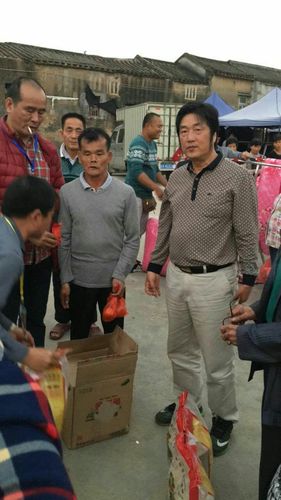 由黄歇公纪念馆黄木秀馆长带领惠来宗亲群