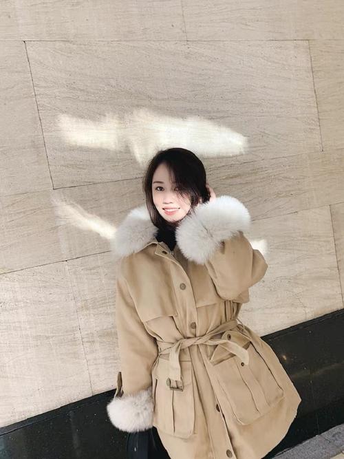 宽松羽绒服 高领针织毛衣