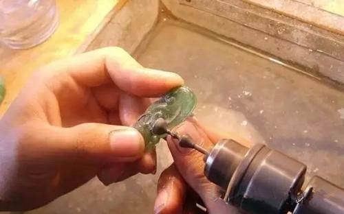 翡翠抛光工序揭秘
