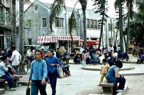 80年代还未成特区的深圳老照片:那时候还没有高楼大厦,虽然非常朴素
