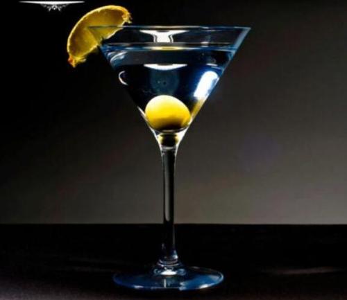 鸡尾酒之王马天尼,看似简单但实际是世界上最难调好的