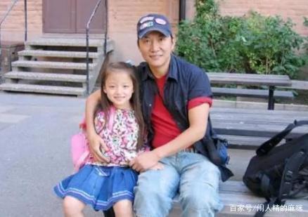 赵燕国彰老婆近照,标准的西方美人,常年分居两地