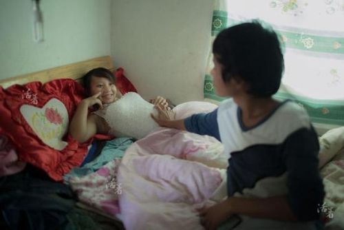 揭秘早婚村:少女12岁结婚13岁怀孕生子