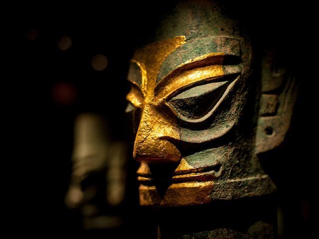 三星堆金面铜人头像