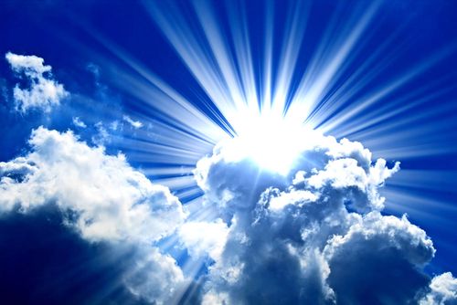 阳光透过云层图片