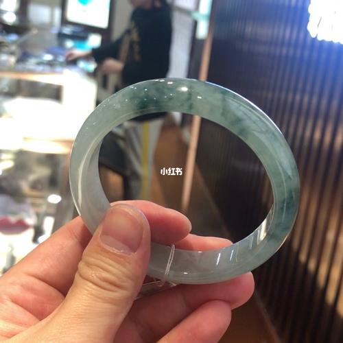 冰糯种飘花手镯_手镯_中国地质大学自由行热门攻略_翡翠手镯_水墨画