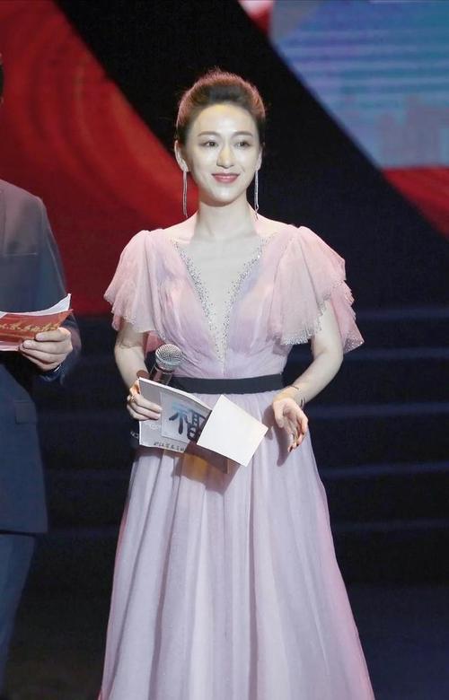 浙江卫视美女主持人罗希