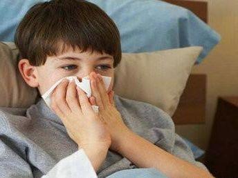 宝宝一直咳嗽,晚上咳得更厉害,该怎么治疗