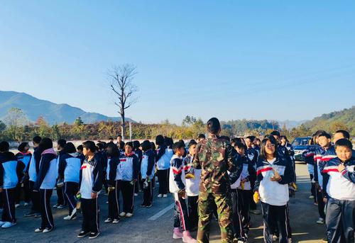 崇义县过埠中学――"不忘初心,牢记使命"暨腾飞中国,辉煌70周年研学