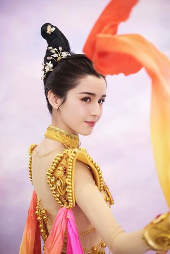 哈妮克孜再跳敦煌舞,一颦一笑让人陶醉,让人怀疑这美真实存在吗