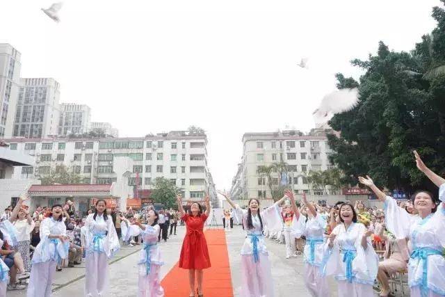 2018英德华粤艺术学校大事件,我们一起来头脑风暴吧