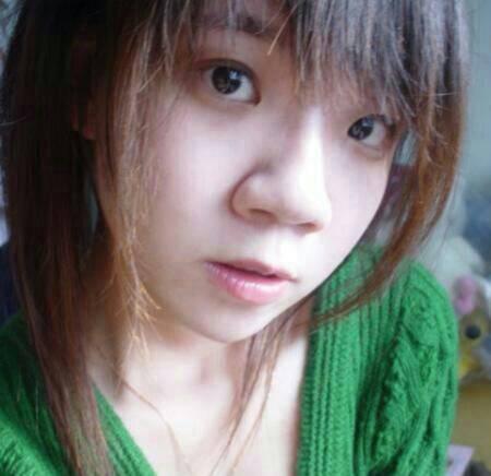 有张qq表情叫做人要摸着良心说话那个女生是谁?