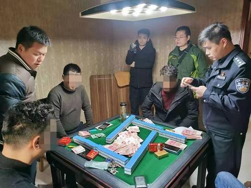 天降百元大钞,天长秦栏抓赌现场曝光