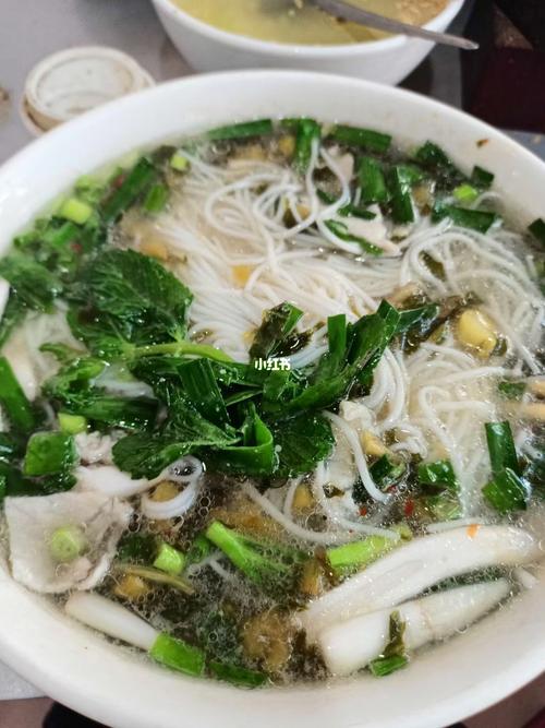 建水慢生活 是草芽米线,是几块烤豆腐 也是东门楼下随处一坐 几个人组