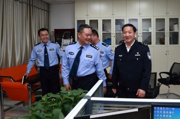 抚州市公安局 公安要闻 罗富杨同志到东乡区公安局