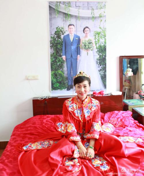 新娘闺房坐等新郎迎