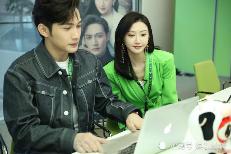 快本再放新糖!张彬彬与景甜三绝杀甜倒多人,回答问题太大胆直接喊杨幂