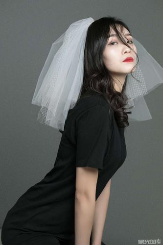 左森森森的写真摄影作品《头纱小姐姐》