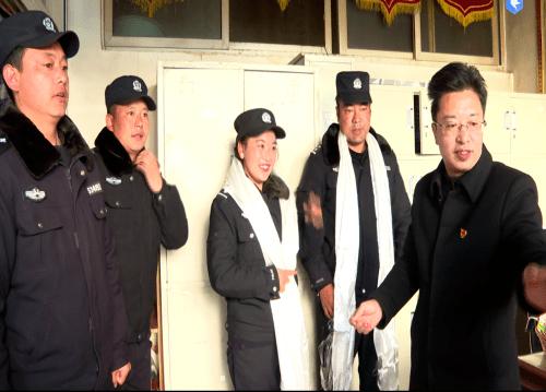 李成光温云春陆方邱小于看望慰问一线执勤值班人员