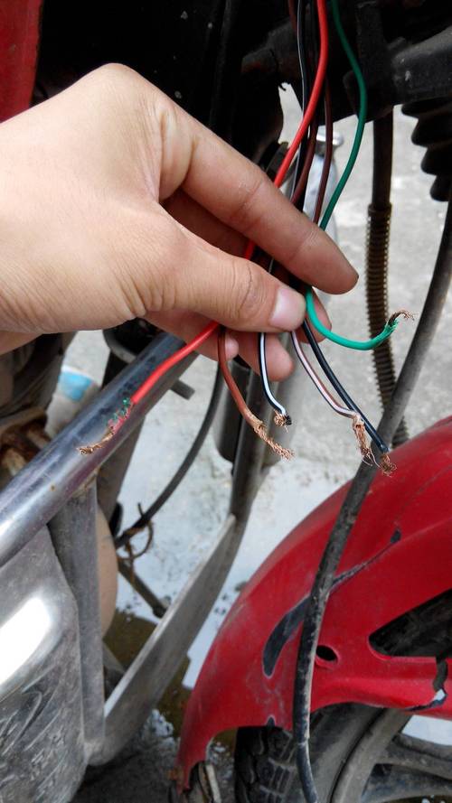 摩托车拔点火器哪根线不要钥匙就可以启动
