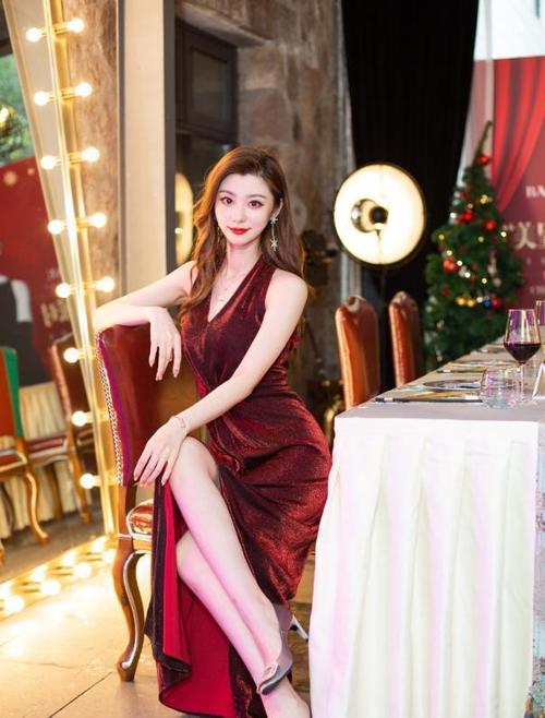 网易首页>网易号>正文申请入驻> 费沁雯是中国内地女主持人,自从2011