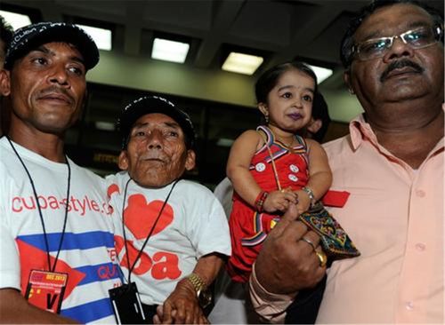 世界上最矮的女人:身高仅0.6米,打破吉尼斯纪录,成知名女星