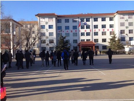 河北省阜平县城厢中学据说是全县唯一的一所中学,全校共2697人,34