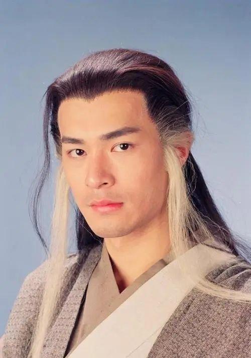 也有网友认为,jennie的发型与张兆辉版杨逍的发型也有异曲同工之妙.