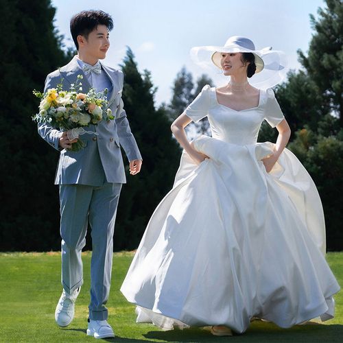 145矮个子婚纱照,145身高女生穿婚纱图片 法式复古轻婚纱小个子森系缎面齐地赫本风方领新娘超