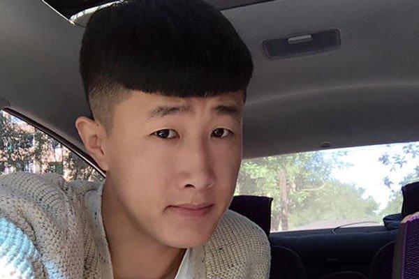 快手张佳玮三眼个人资料混混现在还在坐牢吗