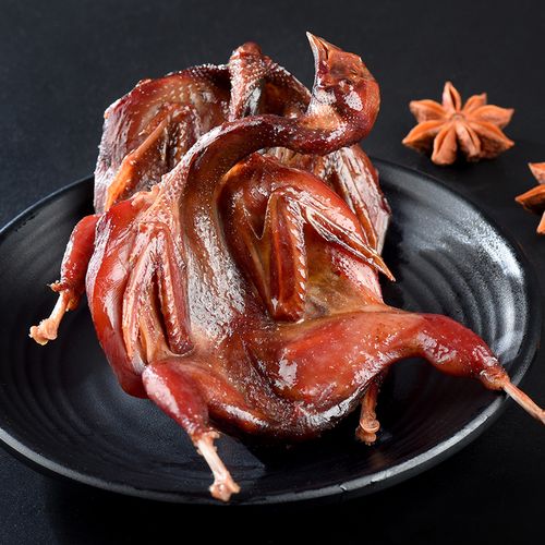 香辣味鹌鹑肉卤肉整只鹌鹑鸟肉即食卤味零食办公室休闲下酒佐餐