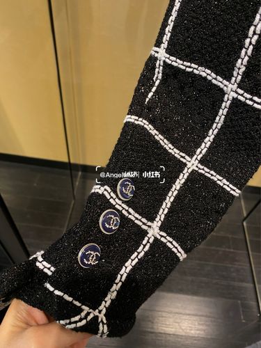 chanel 黑白格花朵外套_外套_黑白格_香奈儿怎么样_女人味_穿搭