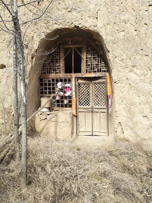 非贫困户的土窑洞