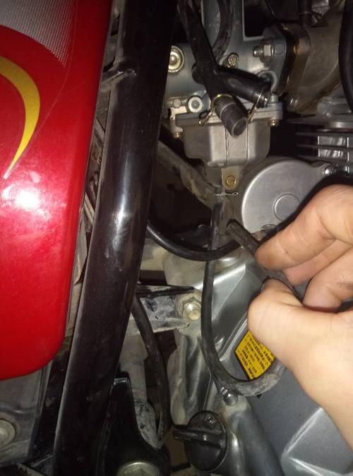 有这三跟管子怎么接碳罐啊!不接可以吗