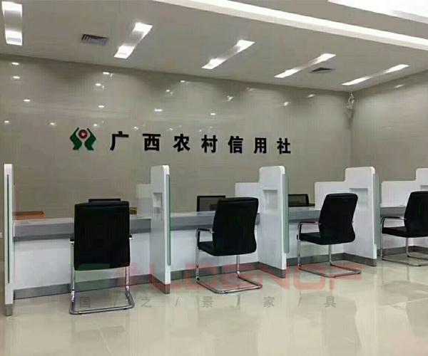 银行非现金柜台的屏风隔断设计的主要意义是在不影响沟通的前提下