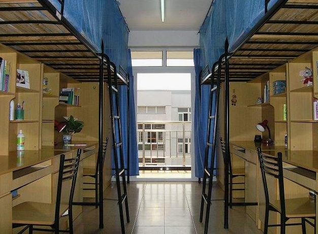 重庆市城市建设技工学校寝室环境,宿舍图片