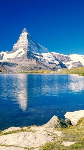 蓝色湖与雪山美景 iphone 壁纸