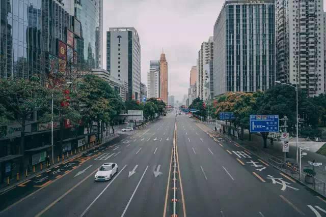 疫情散去后,我们再面对面地说说话,聊聊天,热闹活力重返这个城市