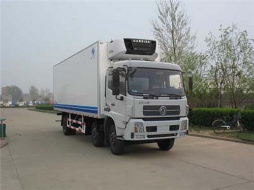 东风天龙小三轴冷藏车