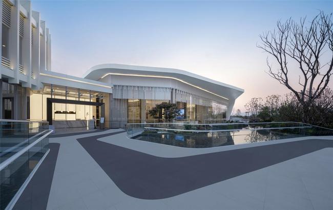 因溪而生与溪共长玉溪邦泰天誉