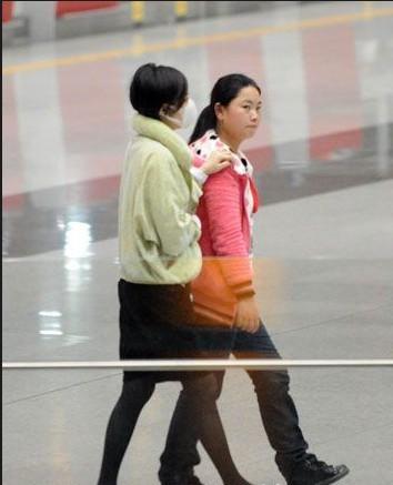 孙俪遮肚现身步履蹒跚 孕相十足被疑怀孕三个月(组图)