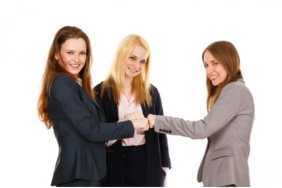 研究称握手传播细菌奥巴马首创碰拳打招呼更卫生