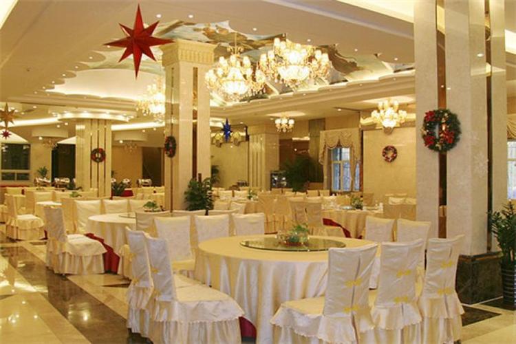 宇豪酒店地处南充市核心"五星花园",是南充市很繁华的商业,金融和