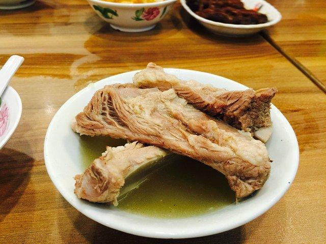 非常喜欢的一家肉骨茶肉骨茶是新加坡一道有名的饮食了所以来了新加坡