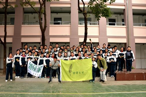 武汉二中广雅中学七年级一班开展了科普知识讲座活动——平凡而不简单