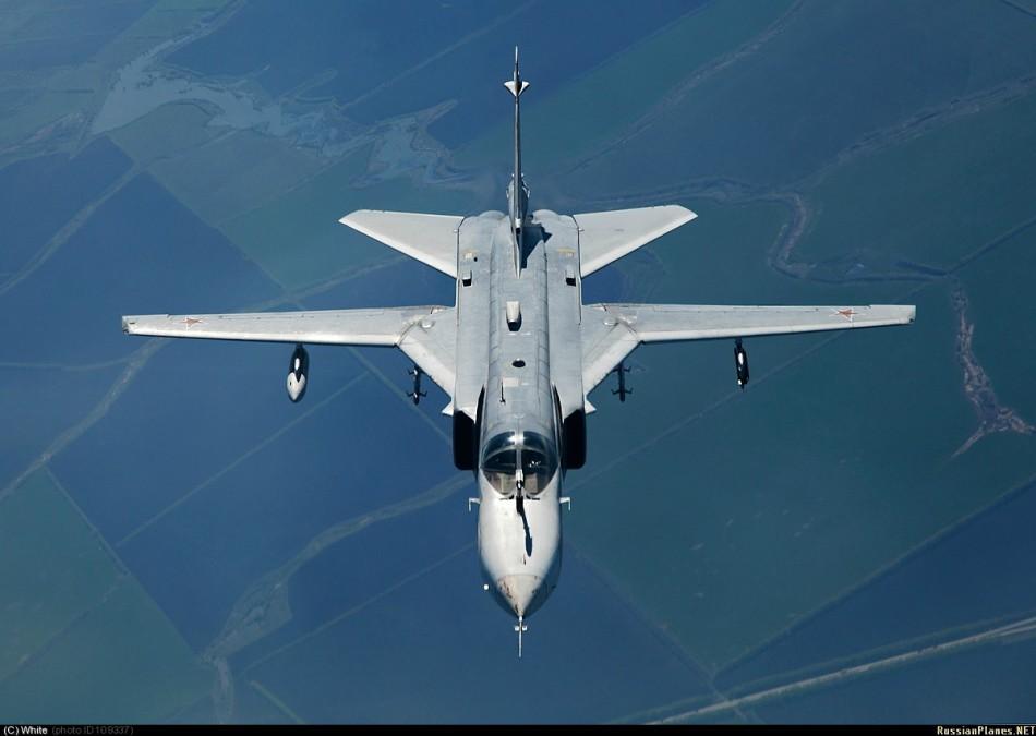 苏-24"击剑手"战斗轰炸机