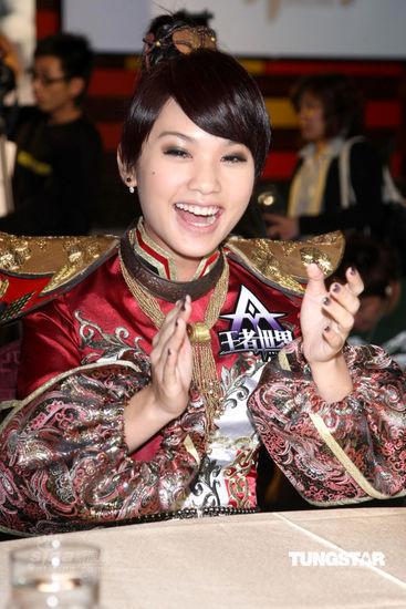 组图:杨丞琳化身霸气女王 摆脱可爱变成熟